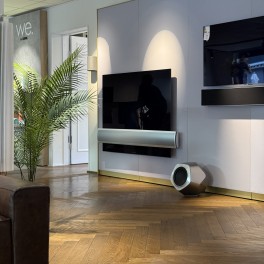 BeoVision Eclipse 55 Alu front inkl vægbeslag – OLED G-panel, 4K HDR og integreret SoundCenter